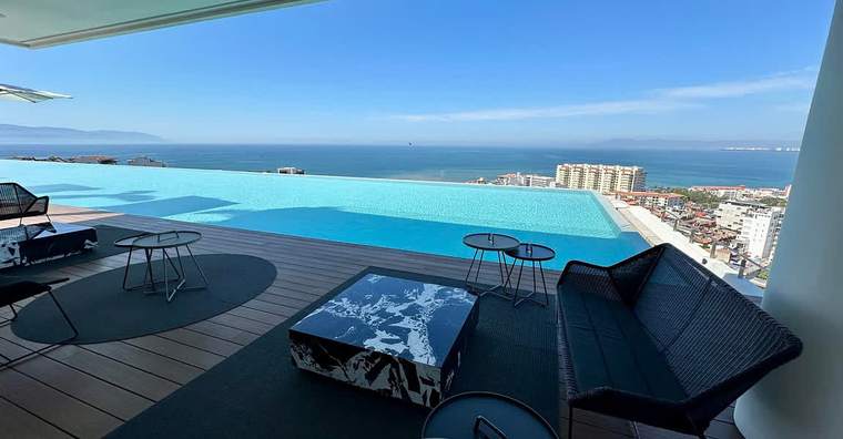 Lounge seating by the pool